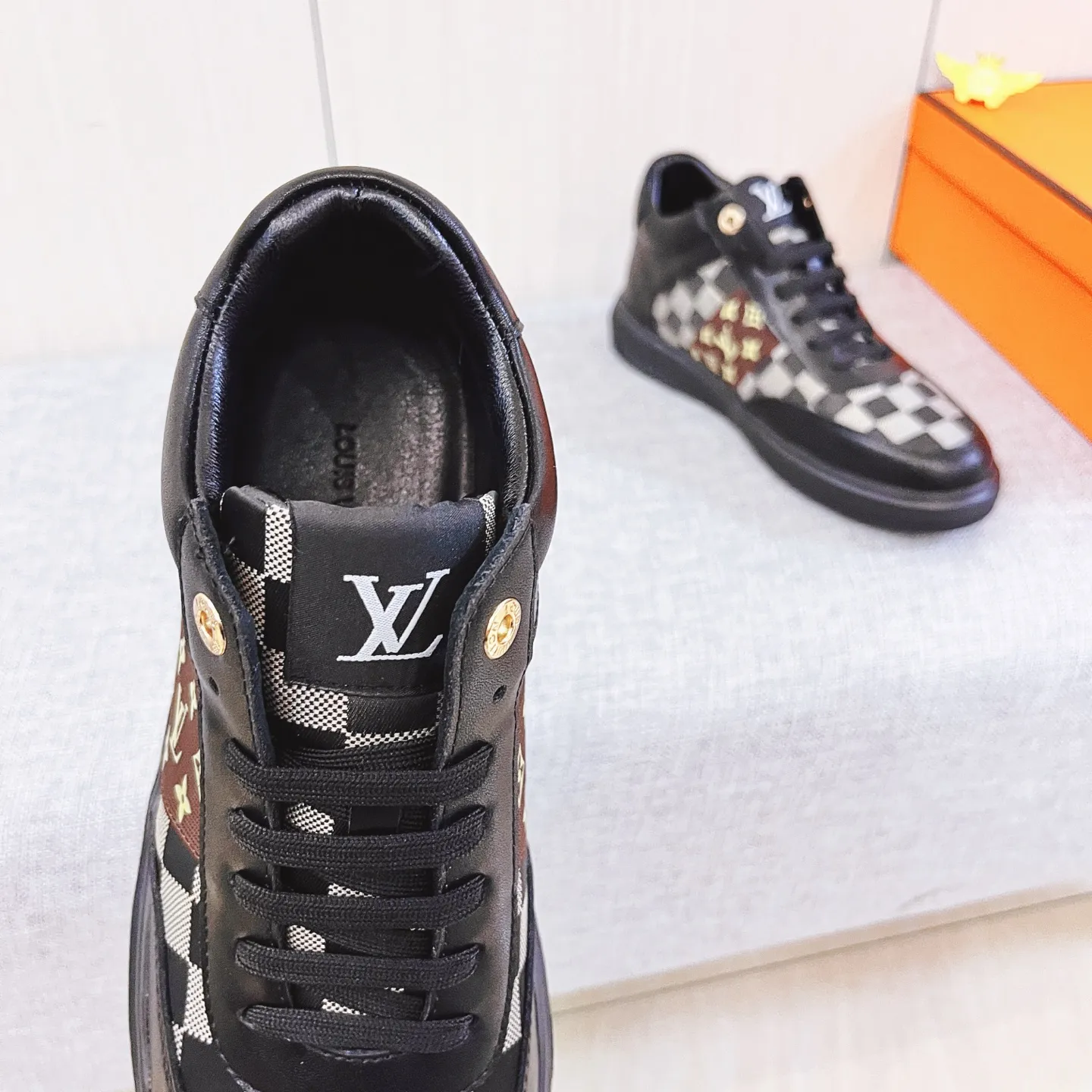 Men's shoes 💰 440 men's shoes 💰 [ LV ] 🔥 Louis Vuitton, high-end men's shoes brand official website 1:1 latest masterpiece: uppers are made of Italian imported first-layer cowhide with comfortable and breathable lining ➕ original non-slip and wear-resistant outsole 🔥, making walking more convenient and comfortable! An exclusive new model, a stunning work, a beautiful 1:1 replica [color] compared to the official quality! Create a fashionable personality to set off your uniqueness! A must-have for trendy men! Classic 🔥Size: 38-44 Color: 🔥 2⃣️colors available🔥.